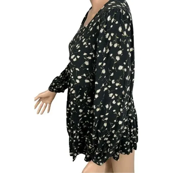 American Eagle Size XS Babydoll Blouse Top Black Floral Back Cut Out Viscose - Picture 4 of 11